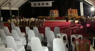 A cinema for the dead was set up in Thailand (5 photos)