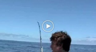 Рыба атаковала рыбаков