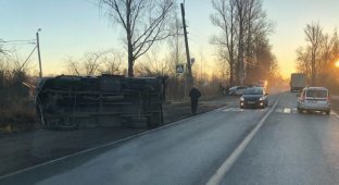 Женщина на BMW уронила встречную «ГАЗель» (2 фото)