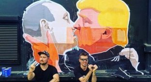 В Вильнюсе появилось графитти с поцелуем Путина и Трампа (3 фото)