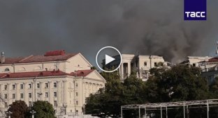 В Севастополе продолжает гореть штаб Черноморского флота России