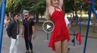 Выглядят подтягивания очень легко