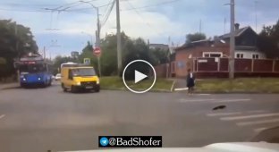 Троллейбус убийца со свастикой Z