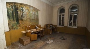 Заброшенный отель в Киеве (40 фото)