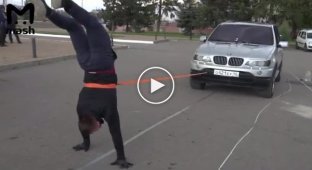 Иван Шурупов - спортсмен из Курска, который протащил внедорожник на 15 метров, стоя на руках