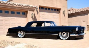 Long and low: custom 1956 Lincoln Continental with 850 horses (18 photos)