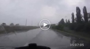 Автомобиль вольцваген не справился с управлением на мокрой дороге