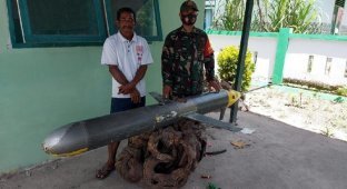 Индонезийский рыбак поймал подводный дрон ВМС Китая (5 фото)