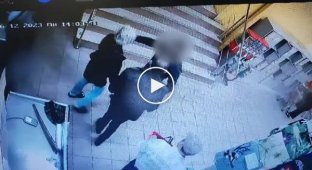 A very drunk lady made a brawl in a supermarket in St. Petersburg