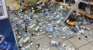 Alcohol tragedy in one of Moscow shops (2 photos + video)
