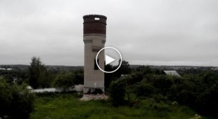 Белорусские парни сносят башню