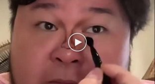 A prankster amused people by drawing a tiny face on his own face
