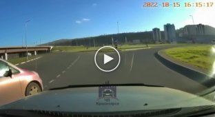 No one is around, but they found each other. Collision at the roundabout in Krasnoyarsk
