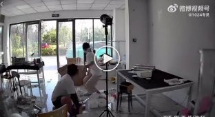 В Китае электрокар Xiaomi сам завелся и уехал от хозяина