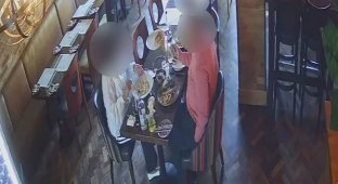 A couple threw glass into food to avoid paying at a restaurant (3 photos + 1 video)