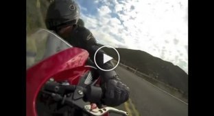 Падение мотоциклиста на Honda CBR600RR