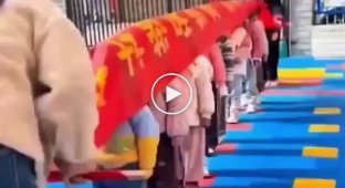 Учителя показали ученикам, что такое статическое электричество