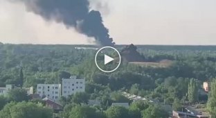 Каким-то странным образом в Донецке загорелась нефтебаза россиян
