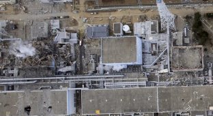 АЭС Фукусима-1: Вид сверху (13 фото)