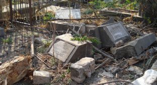 Знищення християнського цвинтаря в Баку