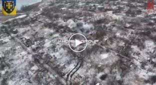 Екіпаж українського танка обстрілює укриття окупантів на авдіївських дачах