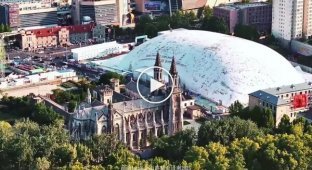 Китайці надули гігантський захисний купол над будівельним майданчиком