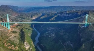 В Китае официально открыли самый высокий в мире мост (фото + 2 видео)