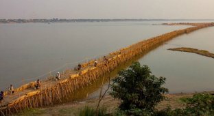 Шедевральный 300-метровый бамбуковый мост в Камбодже каждый год разбирают и строят заново (8 фото + 1 видео)