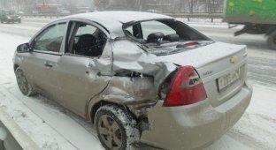 Chevrolet влетел в эвакуатор на Объездной в Екатеринбурге (3 фото + 3 видео)