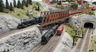 Мужчины более 60 лет строили модель железной дороги (5 фото + 1 видео)