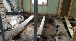 В Норвегии семейная пара ремонтировала дом и обнаружила под полом могилу викинга (4 фото)