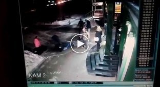 Видео массовой драки около бара Ангарска во время новогодней ночи