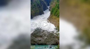 Лавина в горах Куньлунь, Китай