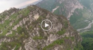 Прыжок в горах Северной Осетии