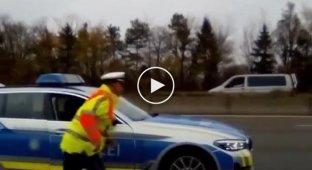 Немецкий полицейский поставил эко-активистку на место