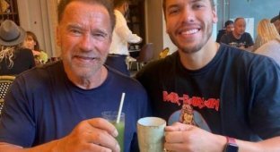Schwarzenegger's son repeated the iconic photo of his father (3 photos)