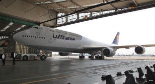 Знакомьтесь - Боинг 747-800. Пассажирский. (22 фото)
