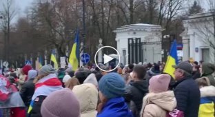В Варшаве у посольства России прошел митинг в поддержку создания трибунала для путина