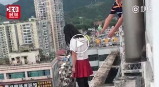 В Китае директор школы спас девочку от суицида