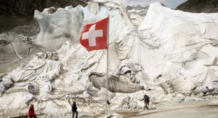 Швейцарцы заворачивают ледники в "одеяла", чтобы они не таяли (5 фото)