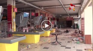 Разграбленный магазин в центре Луганска