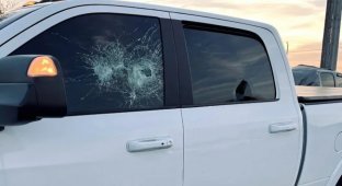 Road rage is on the rise, and dangerous lane changes are on the rise (4 photos)
