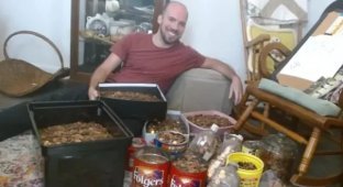 A man received an inheritance from her grandfather in the form of coins (3 photos)