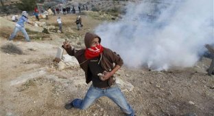 Напряжение растёт: новые столкновения палестинцев с израильскими солдатами на Западном берегу (13 фото)
