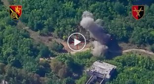 Ukrainian defenders destroy an enemy BM-21 Grad MLRS with a direct hit in the Donetsk region