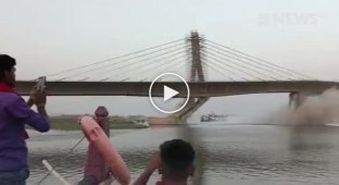 Инцидент с обрушением моста вызвал дискуссию о коррупции и бесхозяйственности в Индии
