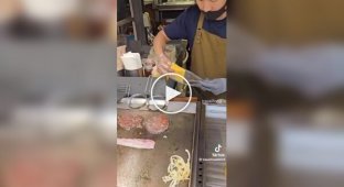 Уличная еда в Корее, бургеры с беконом