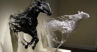 Выставка пластмассовых скульптур (10 фото)