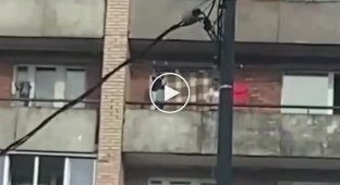 In St. Petersburg, they noticed a man who performed acrobatic etudes on the balcony