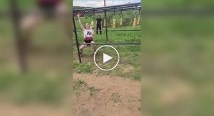 An athletic girl demonstrated incredible endurance on an obstacle course